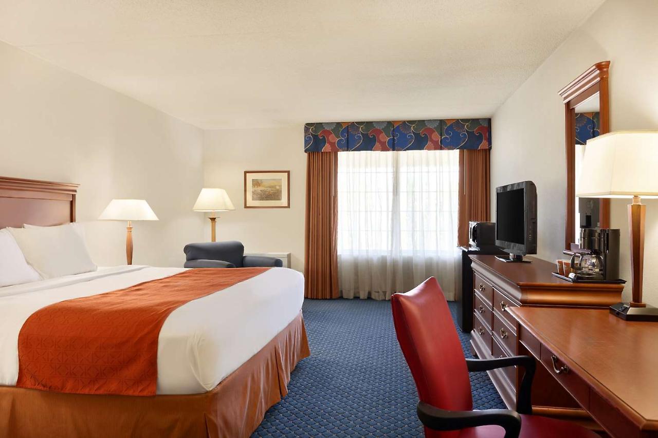 Hotel Country & By Radisson, South I-95 , Va Fredericksburg