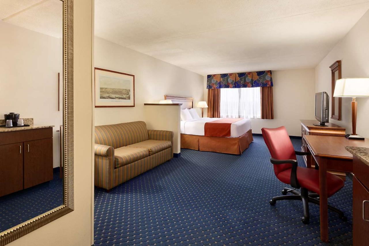 Hotel Country & By Radisson, South I-95 , Va 3*