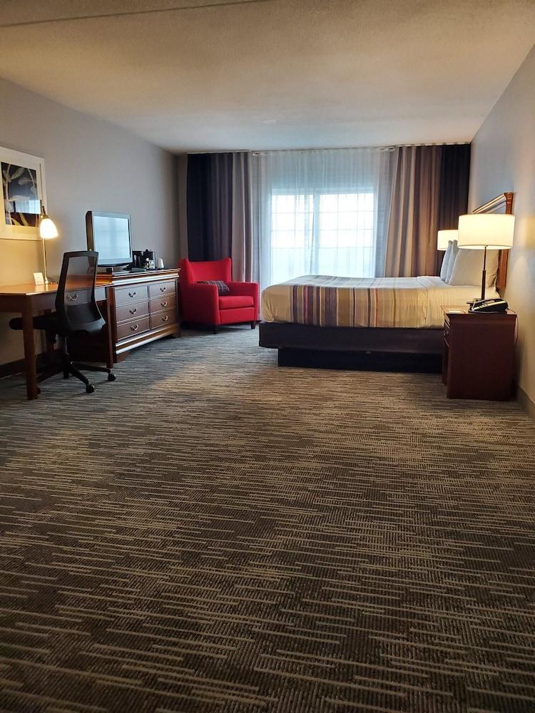 Country & By Radisson, South I-95 , Va 3*