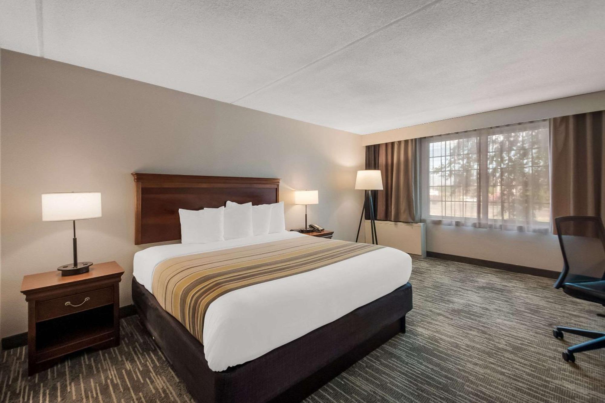 Country & By Radisson, South I-95 , Va 3*