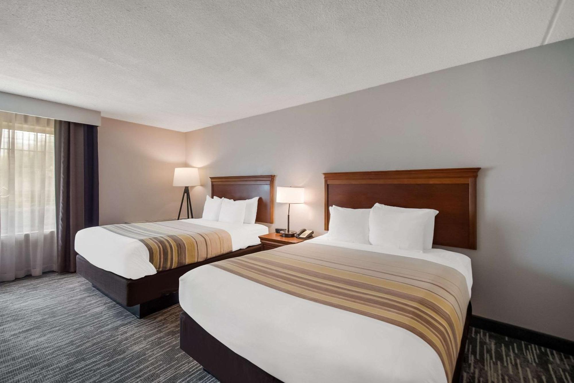 Country & By Radisson, South I-95 , Va Hotel