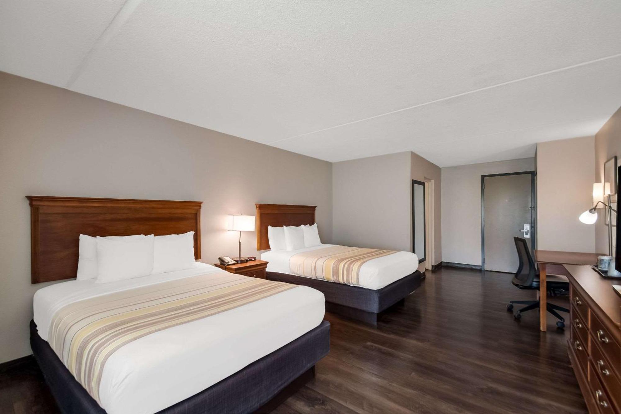 Hotel Country & By Radisson, South I-95 , Va 3*