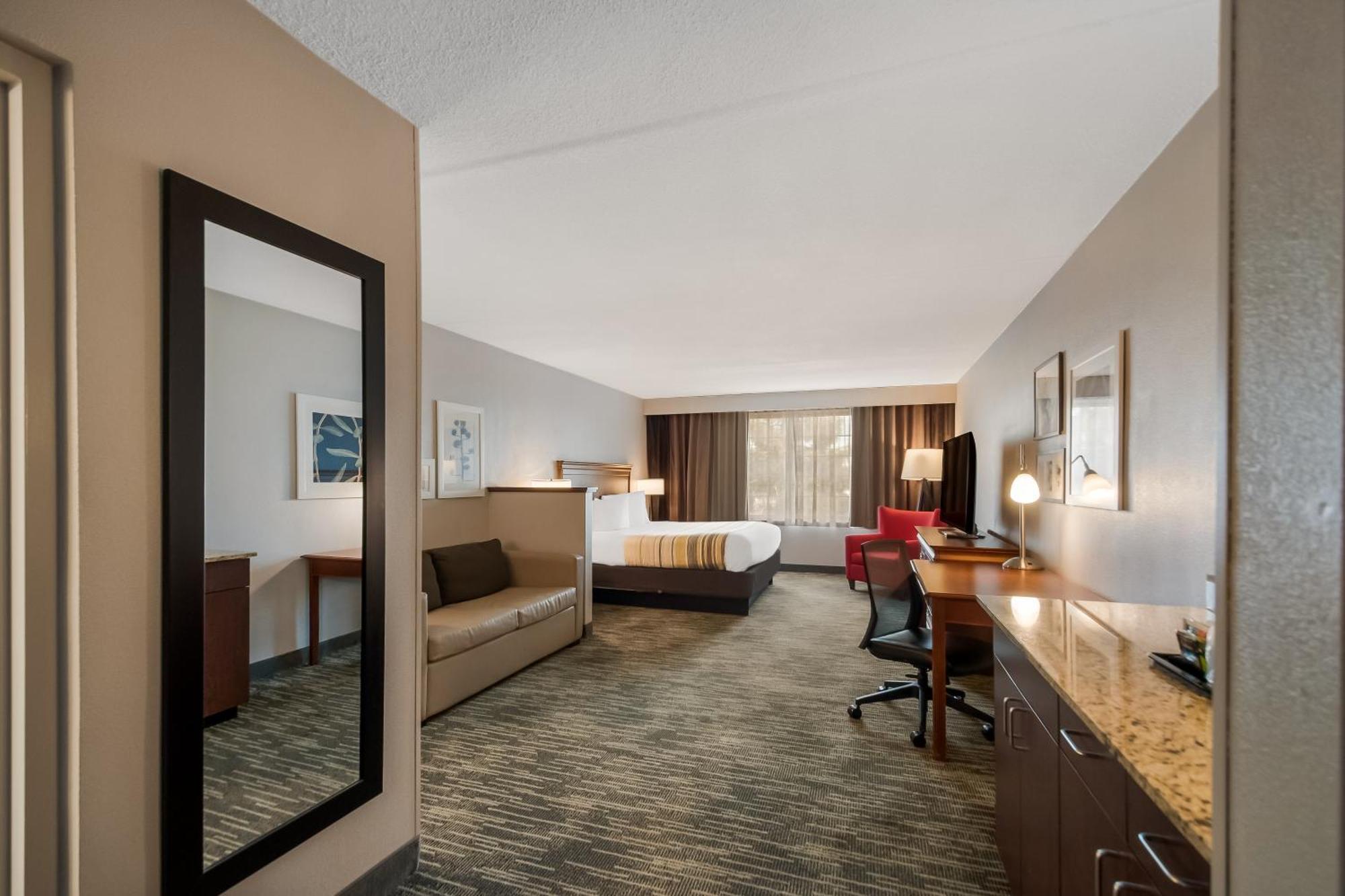 Hotel Country & By Radisson, South I-95 , Va