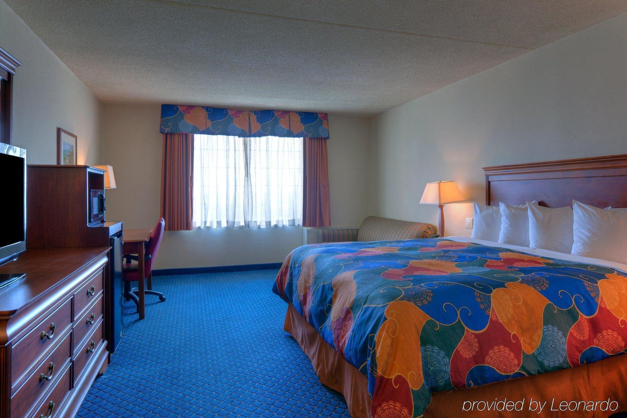 Country & By Radisson, South I-95 , Va 3*