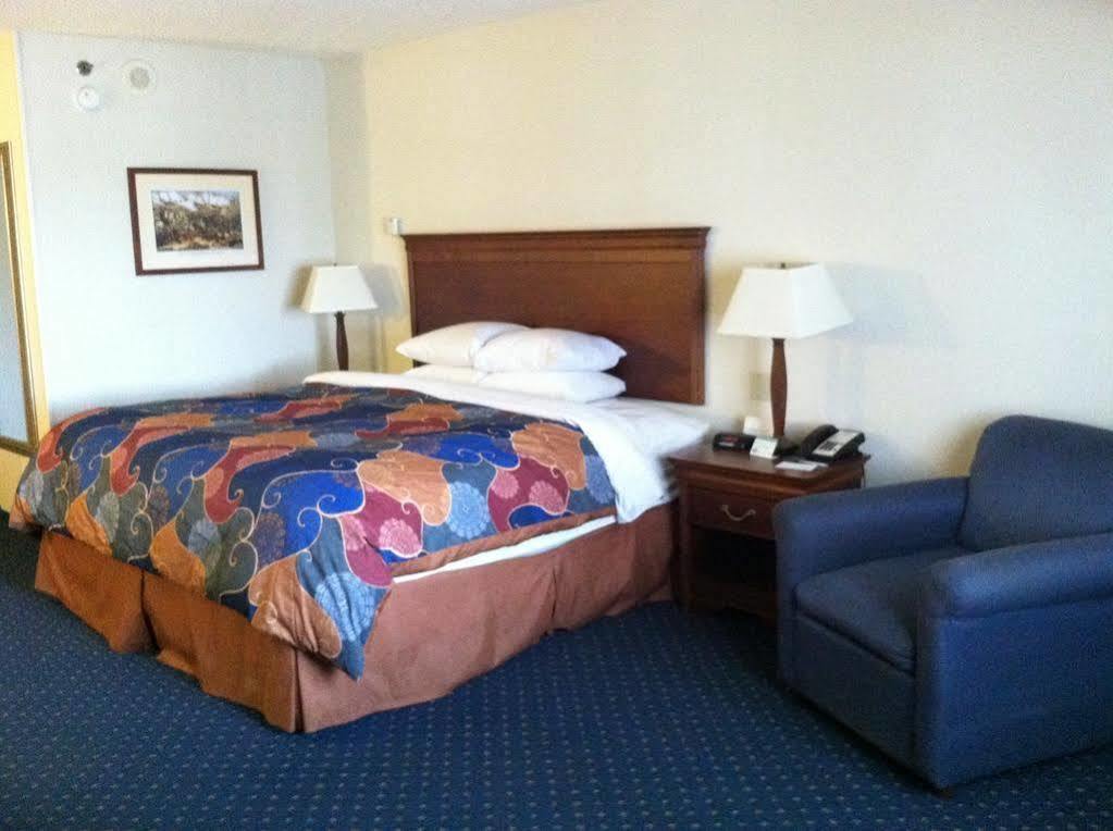 Country & By Radisson, South I-95 , Va 3*