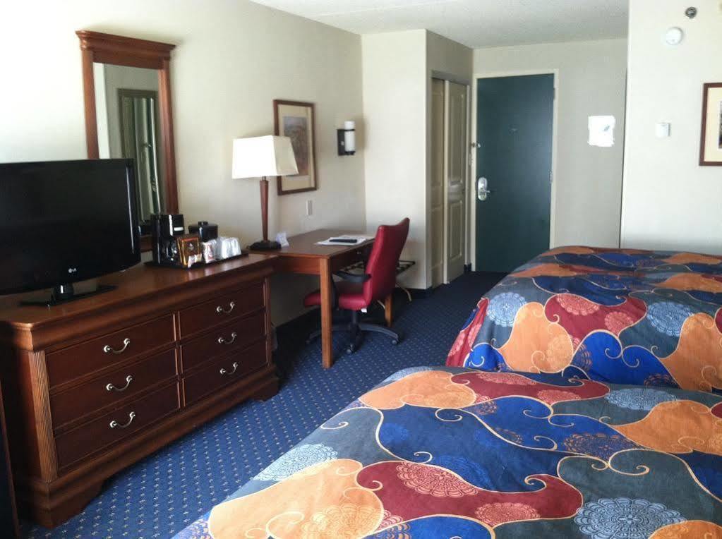 Country & By Radisson, South I-95 , Va 3* Fredericksburg