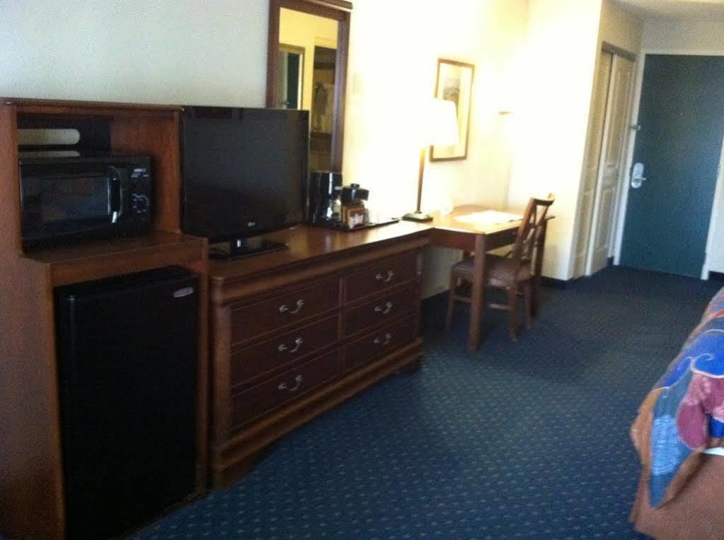 Country & By Radisson, South I-95 , Va Hotel 3*