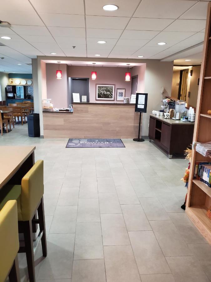 Hotel Country & By Radisson, South I-95 , Va 3*