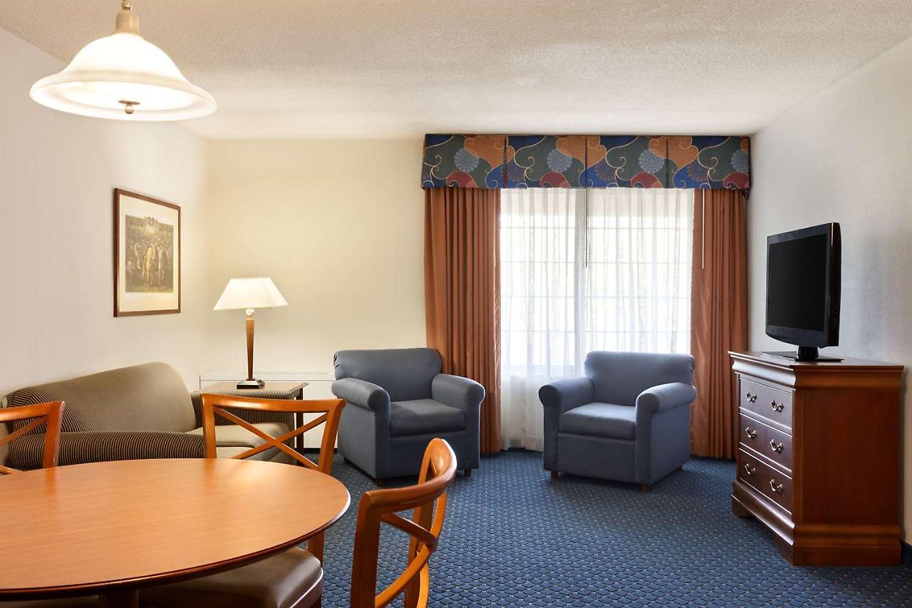 Hotel Country & By Radisson, South I-95 , Va 3*