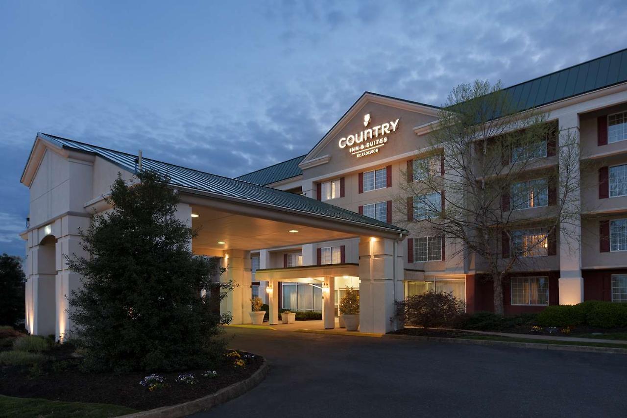 Country & By Radisson, South I-95 , Va 3* Fredericksburg