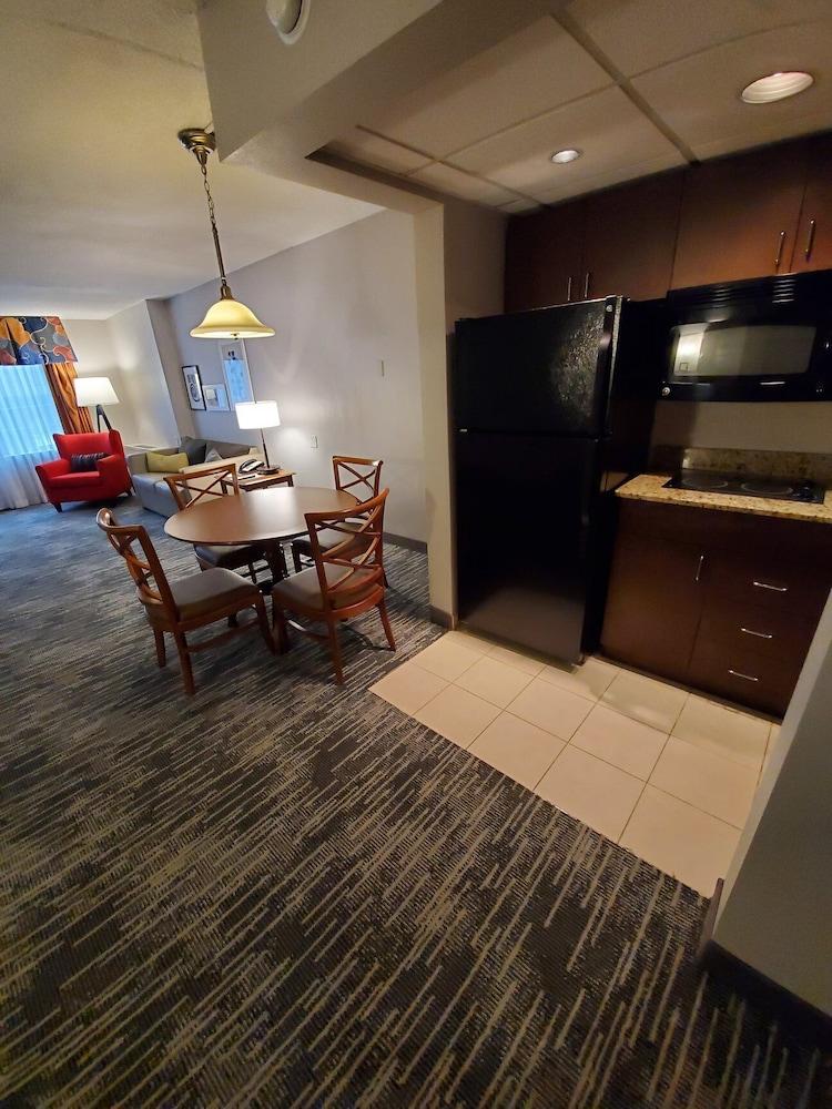 Hotel Country & By Radisson, South I-95 , Va 3*