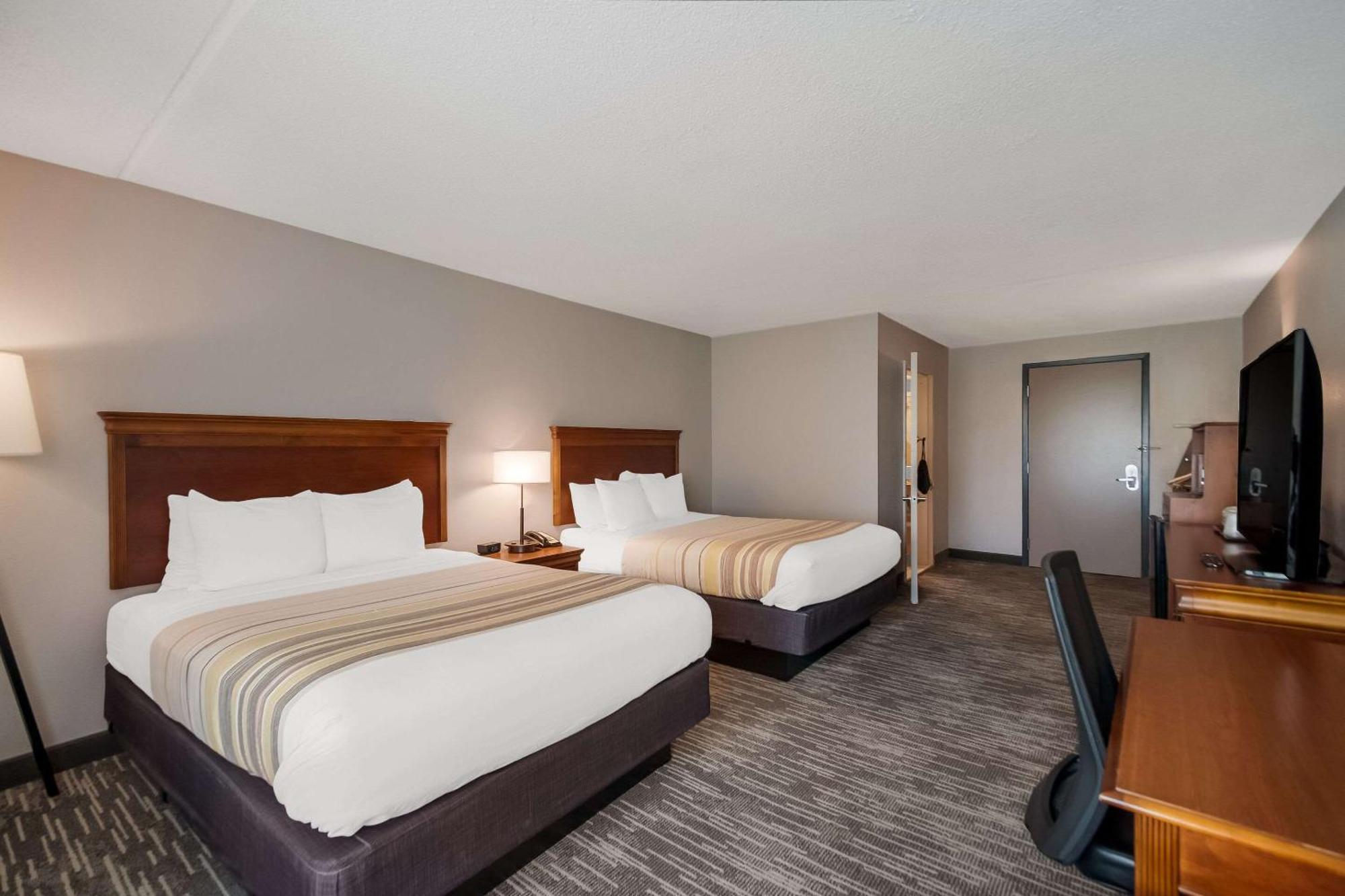 Hotel Country & By Radisson, South I-95 , Va
