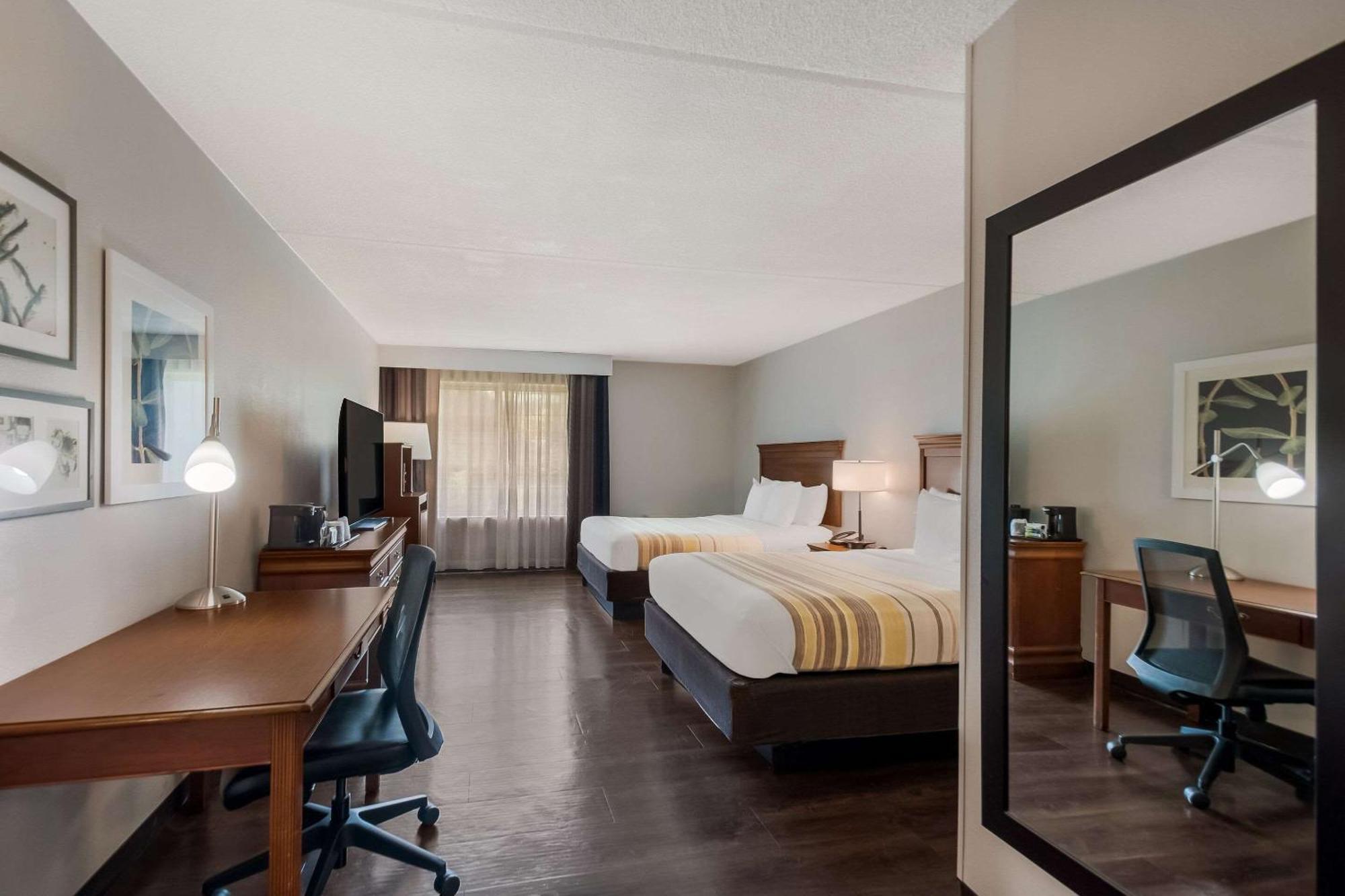Country & By Radisson, South I-95 , Va Hotel