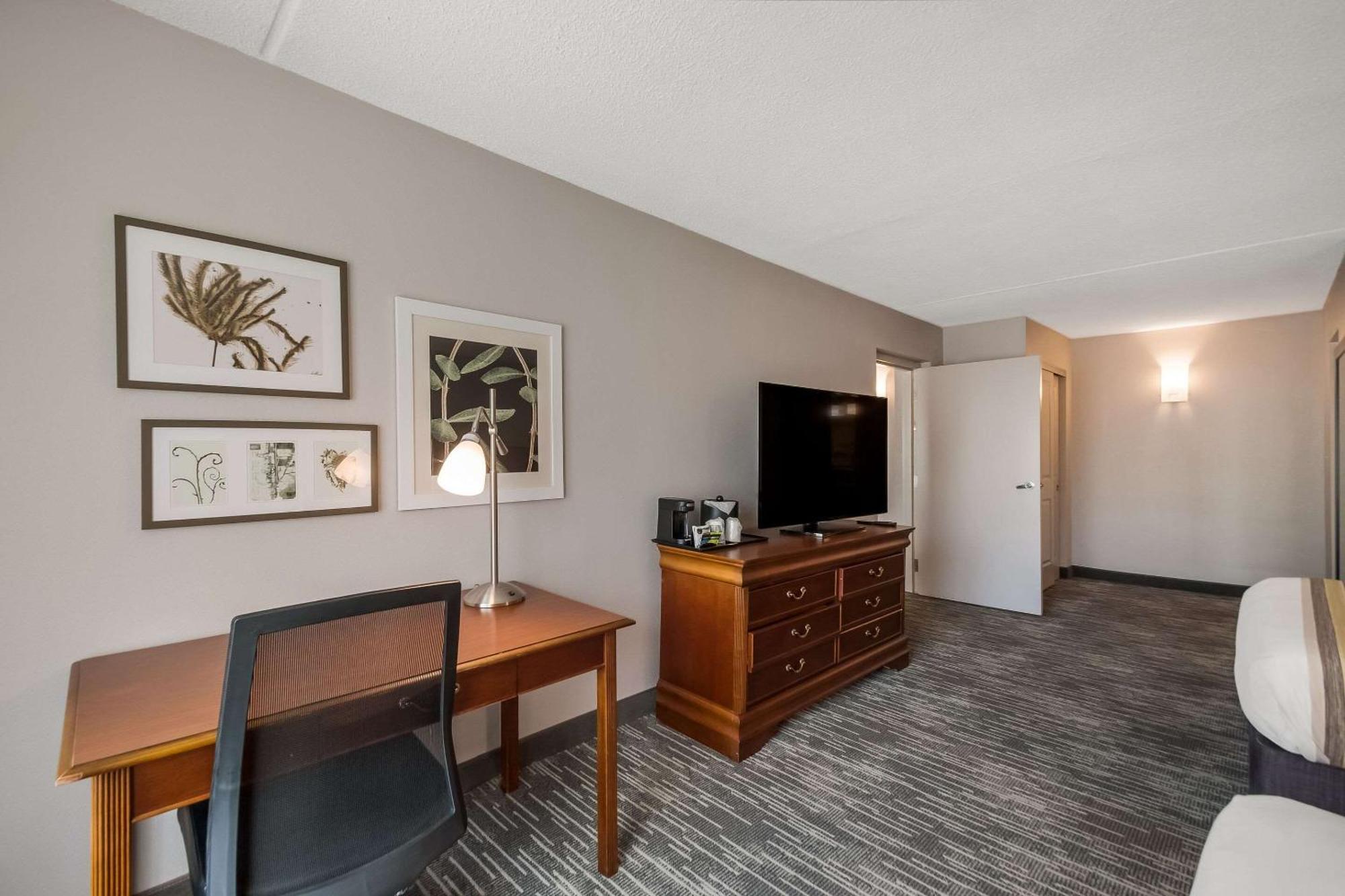 Hotel Country & By Radisson, South I-95 , Va 3*