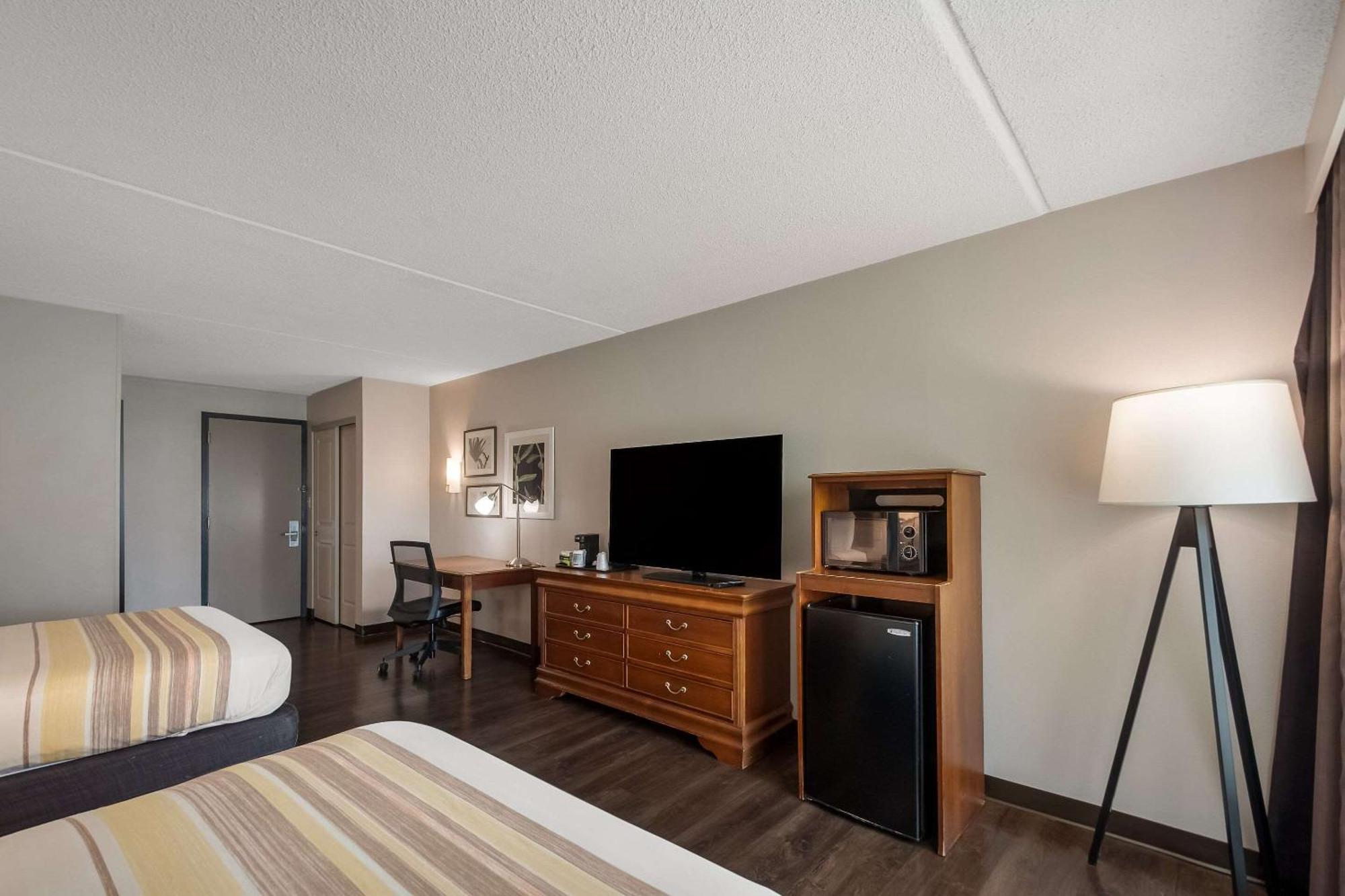 Hotel Country & By Radisson, South I-95 , Va Fredericksburg