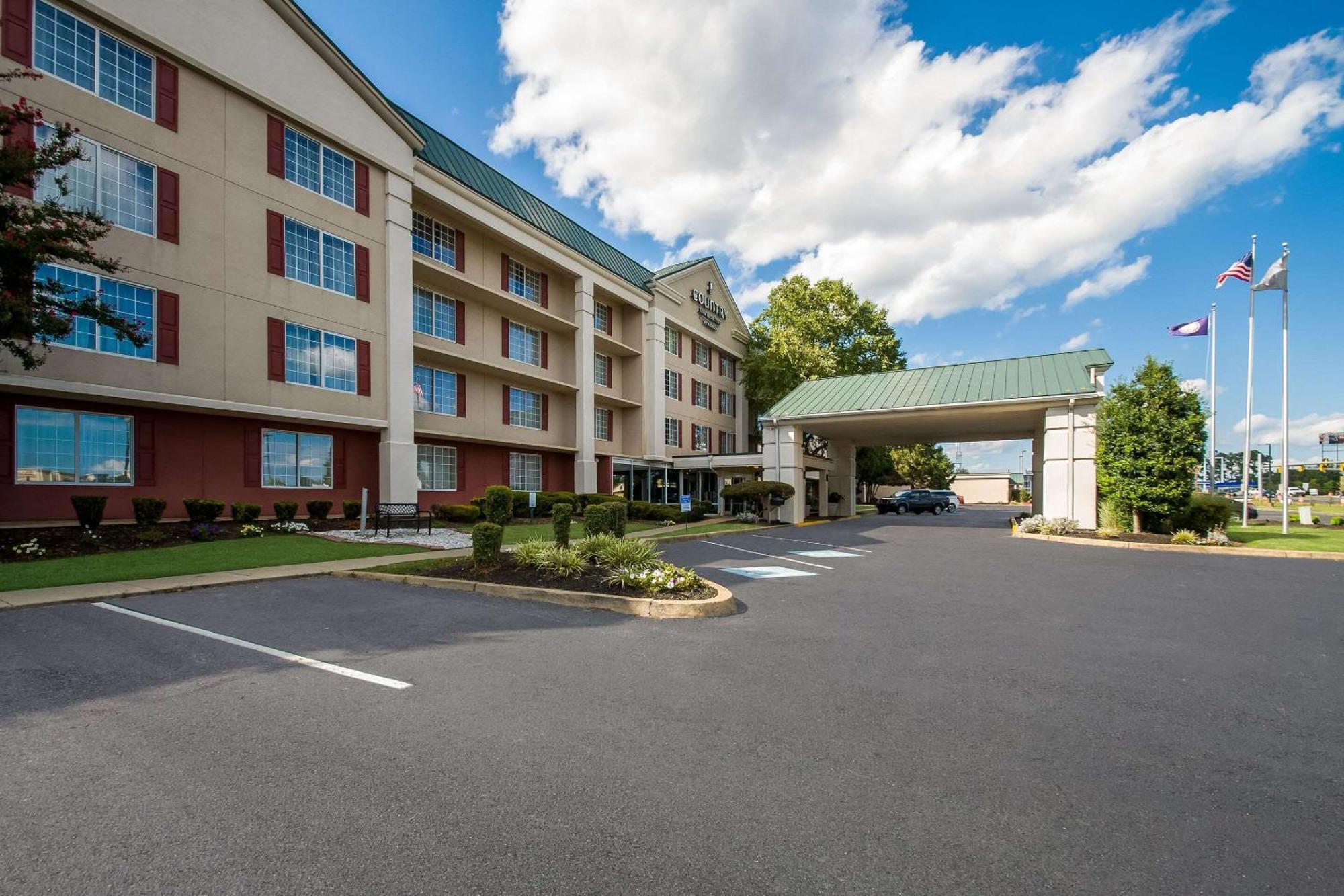 Country & By Radisson, South I-95 , Va Hotel
